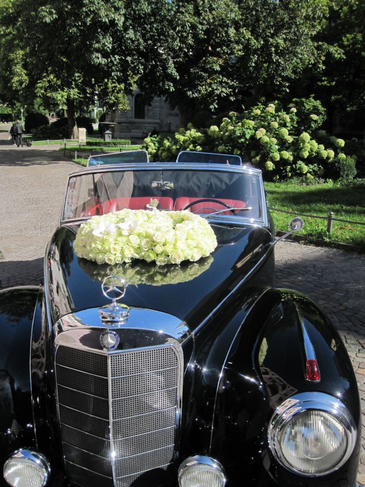 Blumenschmuck für Hochzeitsauto  Blumengalerie Knorr – Baden-Baden